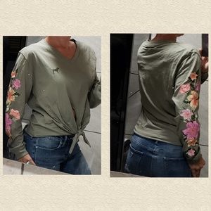 **SOLD**PINK v neck dog knotted front flowers